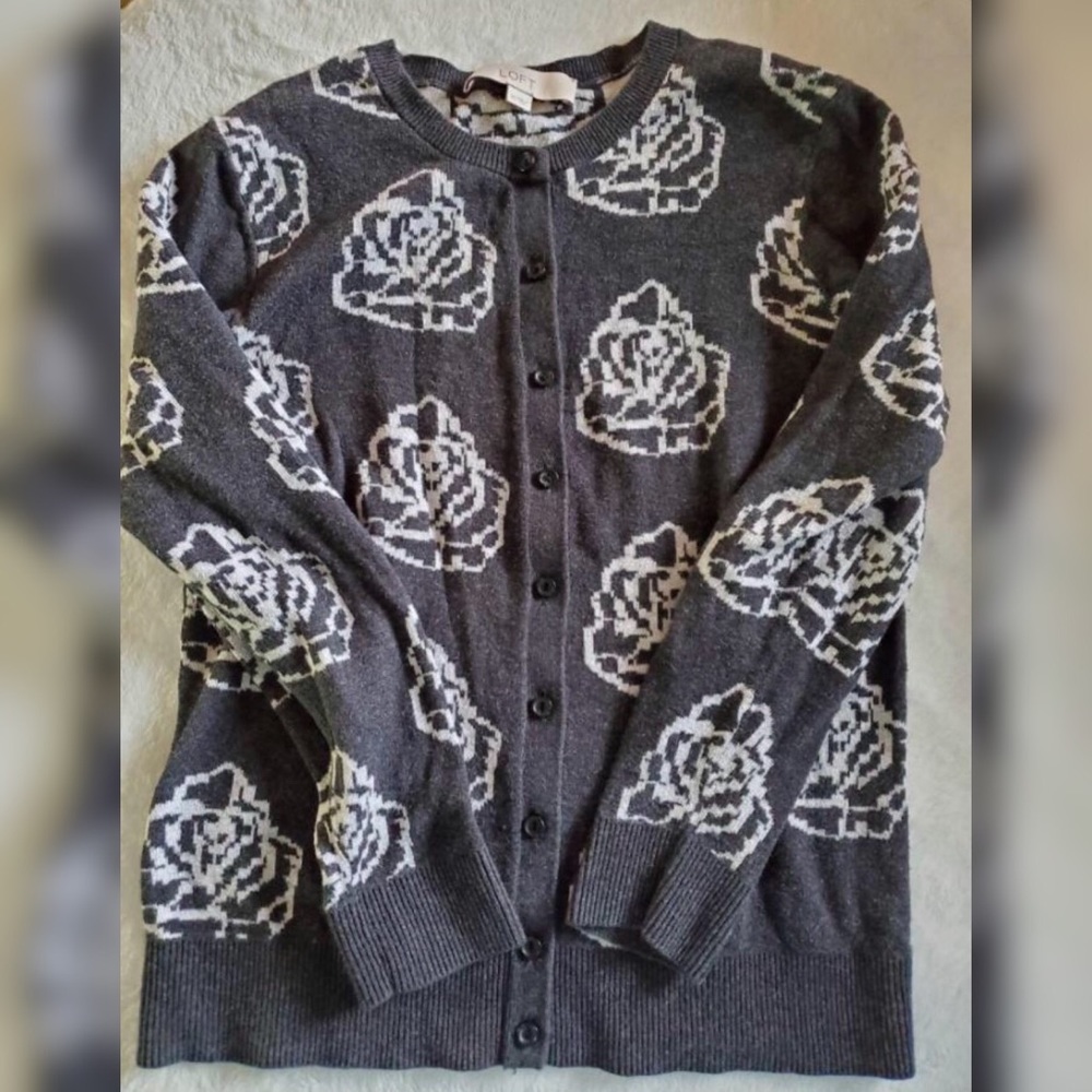 ANN TAYLOR LOFT long sleeve cardigan sweater